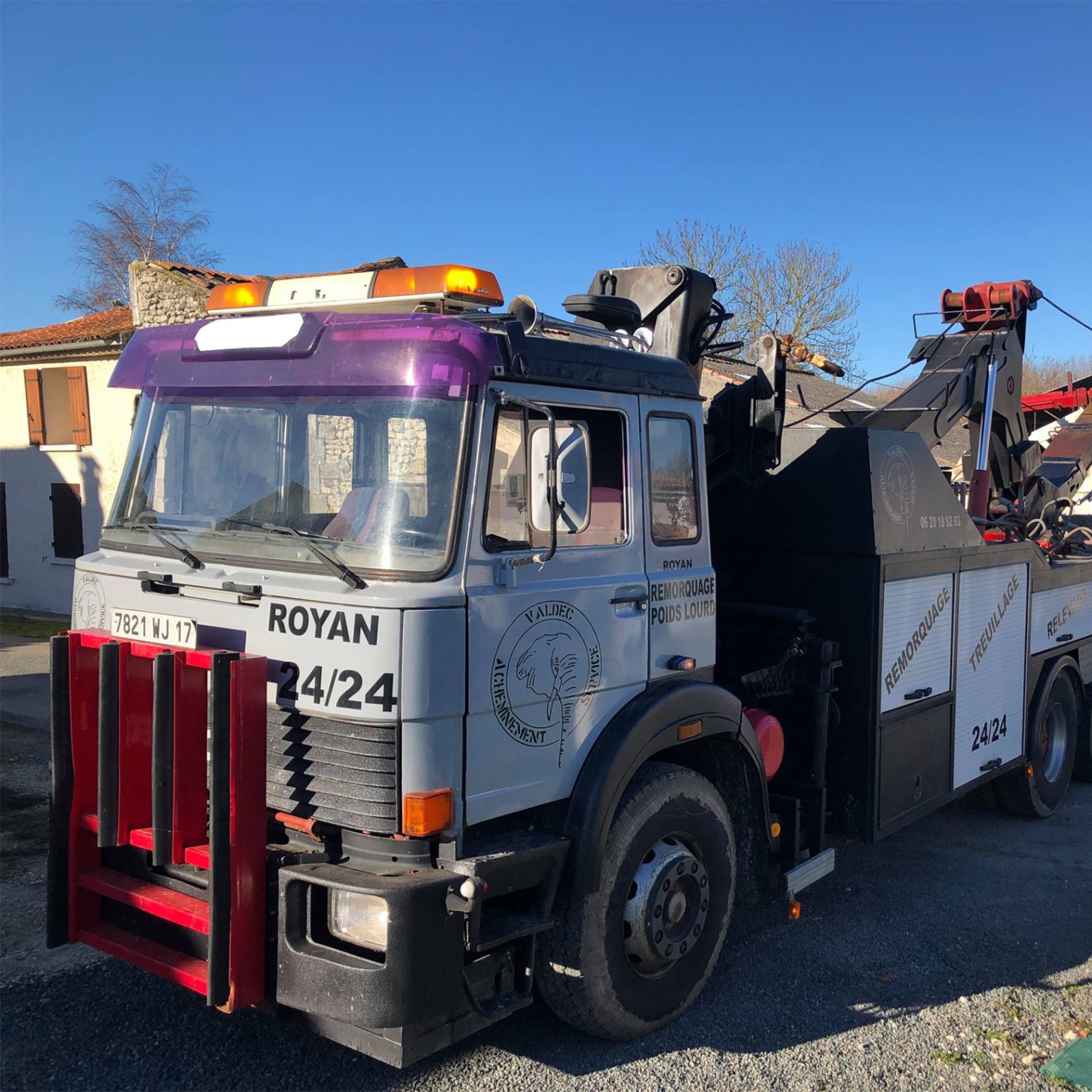 Grutage de vehicule par Valdec Assistance a Royan