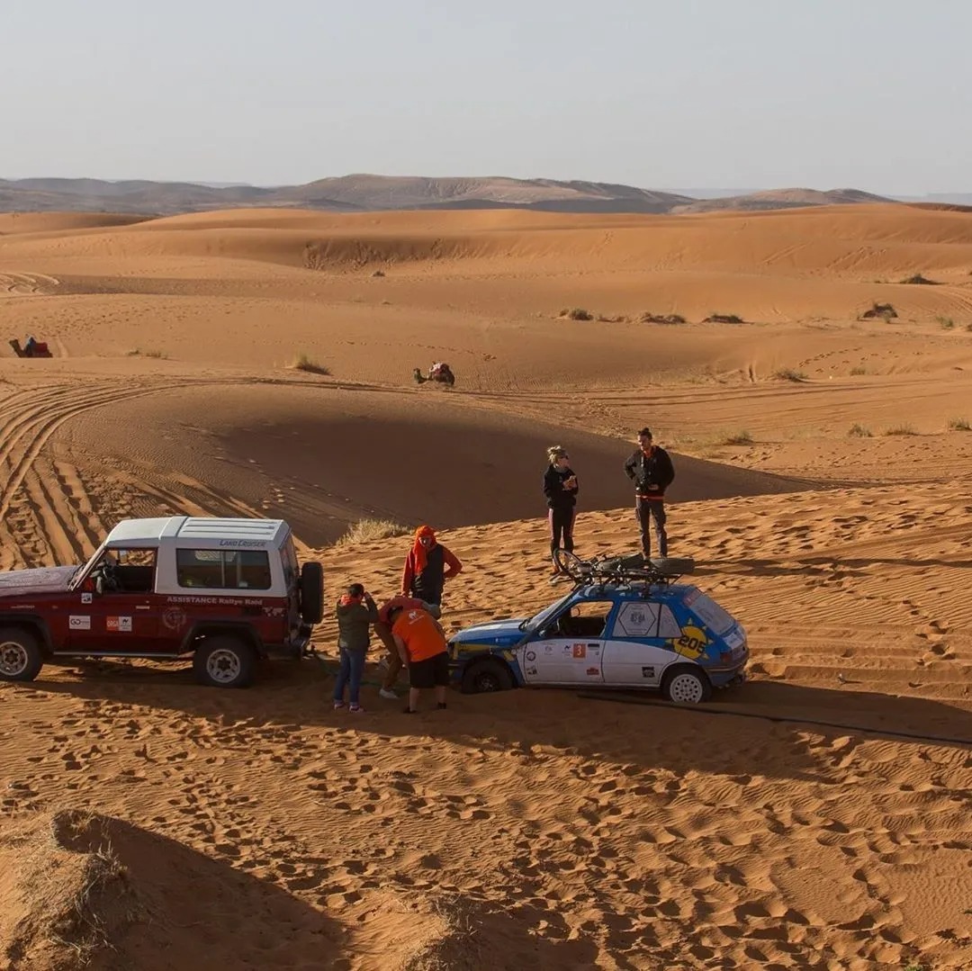 Assistance rallye dans le desert avec vehicule tout-terrain Valdec